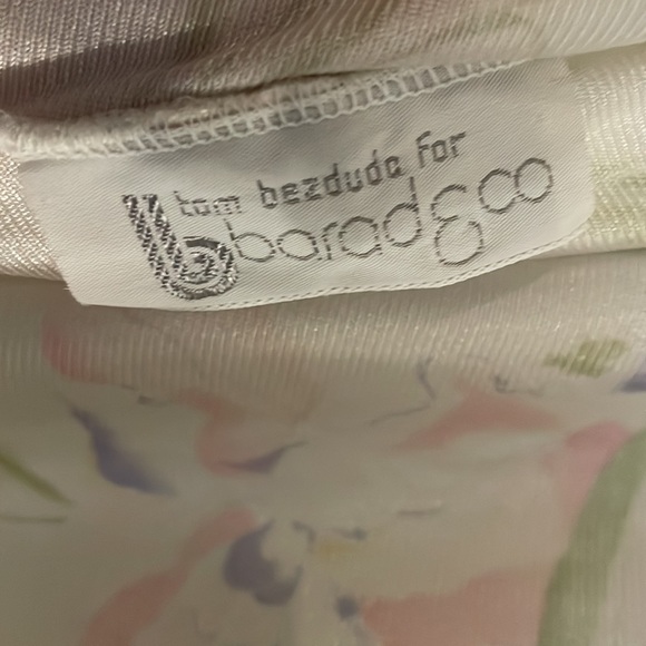 Beautiful off white silky style long robe floral print - Picture 8 of 8